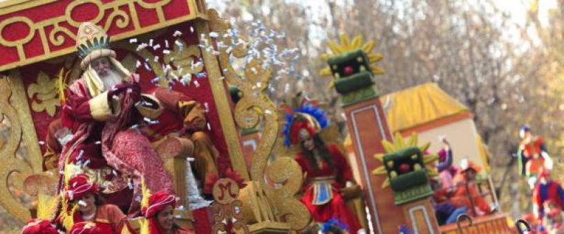 Die Parade der Heiligen Drei Könige in Sevilla 2018 Die Magi-Parade findet am 5. Januar 2018 statt.