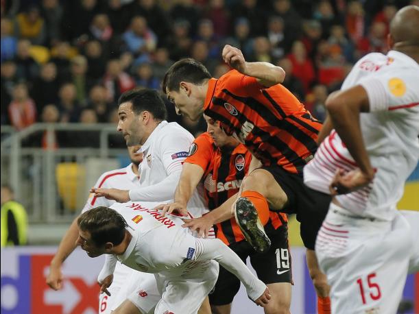 Das Europa League-Halbfinale zwischen Sevilla FC - Schachtjor Donezk Fußballspiel 
