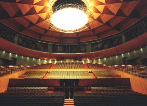 Pasión Vega en el Teatro Maestranza de Sevilla Pasión Vega - Dos Pianos con Pasión. (Cartas desde Nueva York)